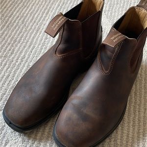 Blundstone Square Toe Chelsea Boot Rustic Brown in size 5